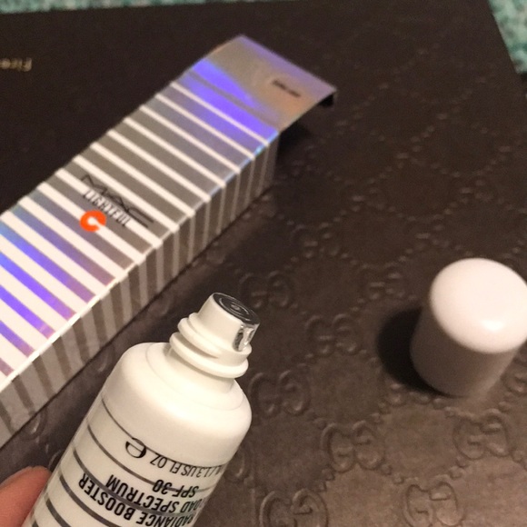 MAC EXTRA LIGHT RARE Lightful C Tinted Cream NWT - Picture 6 of 6